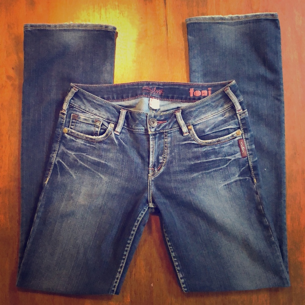 Silver Toni boot cut jeans size 29, 33in inseam.